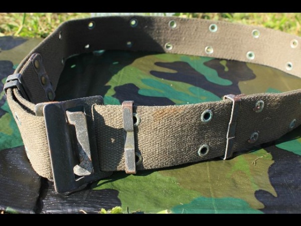 Ceinture militaire boucle gravée relief surplus militaire