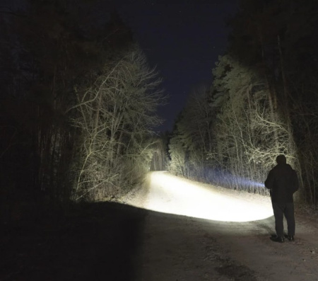 Lampe torche Armytek Dobermann Pro Max 3000 Lumens - Batterie 21700 Li-Ion 5000mAh surplus militaire lorraine grand est meuse stenay commercy surplus belgique surplus luxembourg Metz Nancy Verdun survivalisme bushcraft 