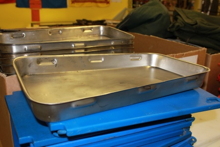 plats à four en inox de l'armée anglaise