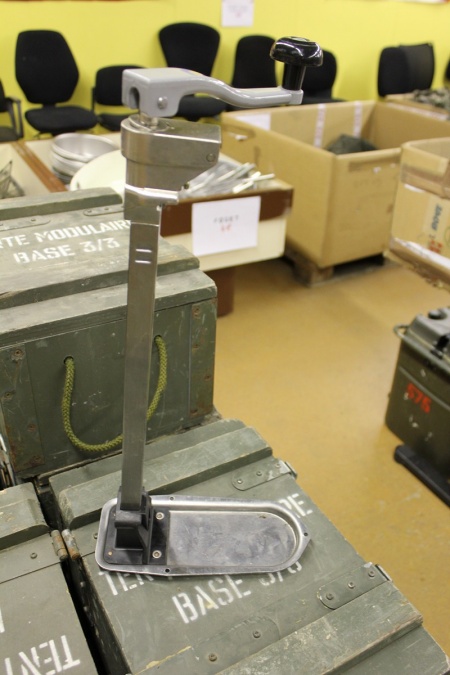 ouvre boite industriel de l'armée anglaise