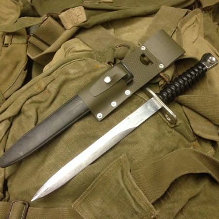 baionnette suisse étui pvc surplus militaire de stenay commercy nancy metz reims belgique luxembourg longwy Verdun Sedan Charleville militaria bushcraft survie bivouac