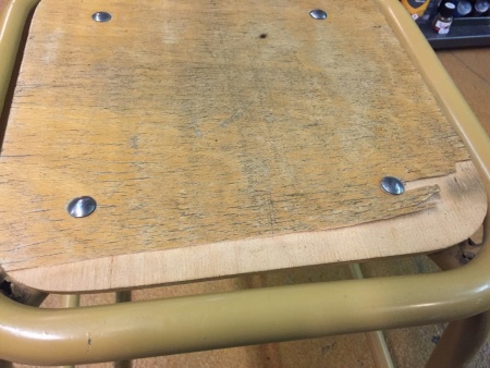 Tabouret métallique de l'armée 2ème choix